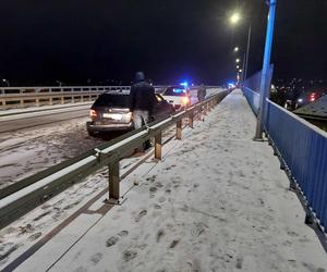 Starachowice. Zderzenie kilku samochodów na wiadukcie