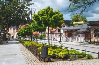 Najdroższe kurorty: Świnoujście, Międzyzdroje, Sopot, Mikołajki, Olsztyn, Kraków, Zakopane, Szczawnica, Szklarska Poręba, Świeradów Zdrój, Karpacz