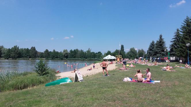 Czy woda we wrocławskich kąpieliskach jest czysta? Sanepid nie sprawdza tego często i nie wszędzie [WIDEO, AUDIO]