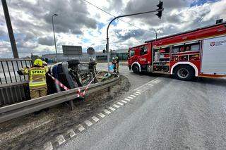 Dramatyczny dachowanie w Jankach. W akcji śmigłowiec LPR