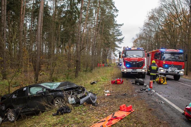 Tragiczne wypadek na DK 10 pod Piłą! Zginęła jedna osoba, a cztery zostały ranne [ZDJĘCIA]