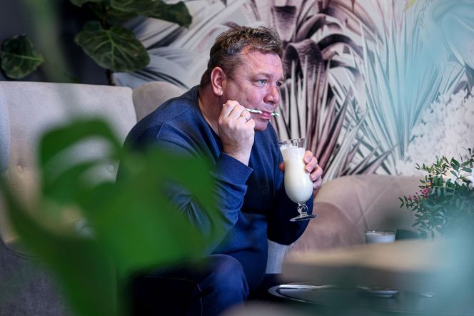 Michał Wójcik w bezcukrowej kawiarni