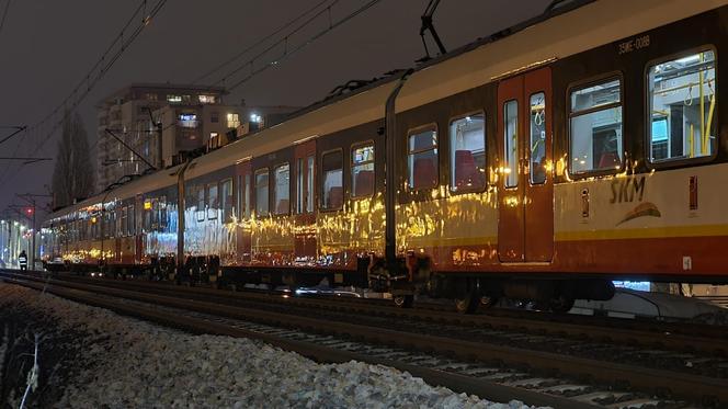 Dramat na Woli. Kobieta wpadła pod pociąg SKM