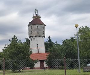 Prawie jak dom Muminków. Zabytkowa wieża na Mazurach zachwyca