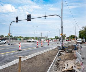 Budowa przejścia dla pieszych przez Wisłostradę opóźniona