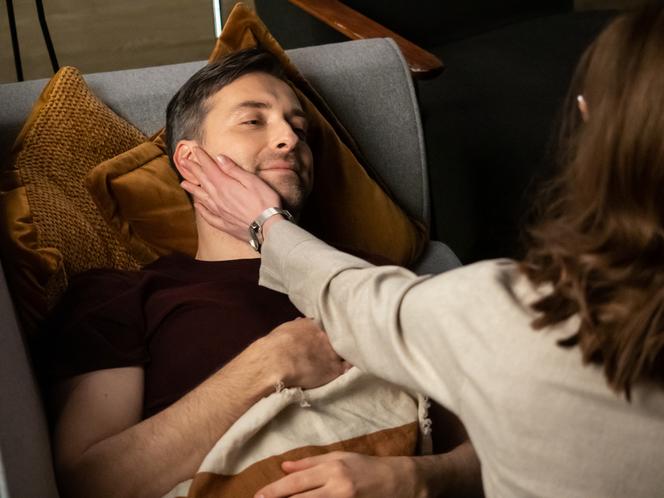 BrzydUla 2, odcinek 112: Ula zmieni się nie do poznania po powrocie z Grecji! Marek aż zaniemówi z wrażenia - ZDJĘCIA