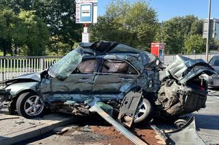 Kierowca hondy wbił się w autobus miejski. Potworny wypadek w Warszawie
