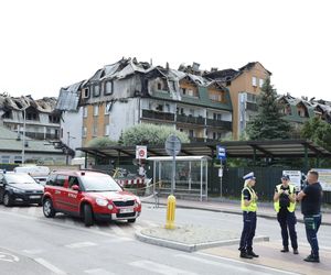 Blok przy ul. Powstańców w Ząbkach po pożarze