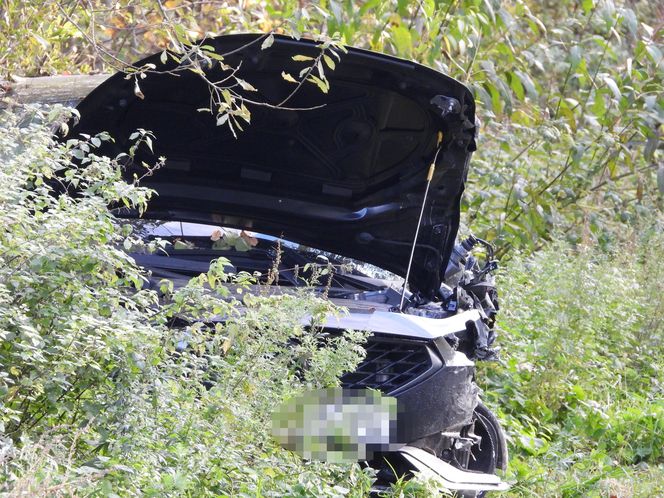 Śmierć na drodze pod Pułtuskiem. Zderzyli się czołowo, jeden z kierowców wypadł z auta