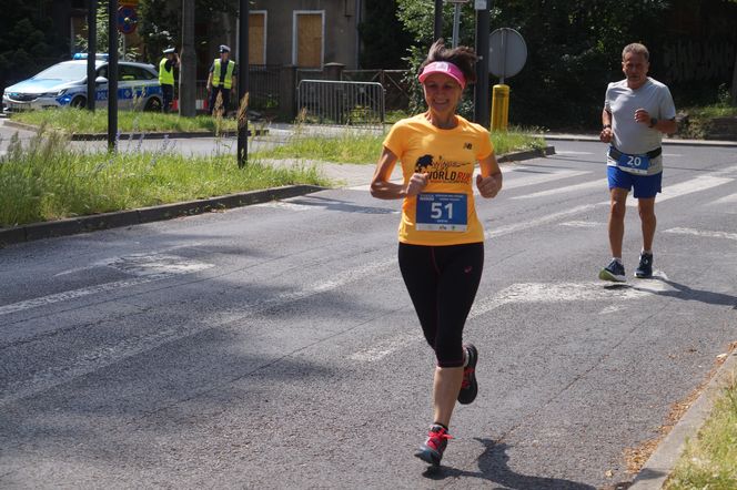 Seniorzy w Bydgoszczy pokazali moc! Blisko setka na starcie pierwszego Biegu Seniora