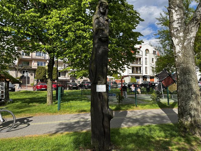   Ełk. Tłumy turystow odwiedzają to miasto. Jest największym na Mazurach