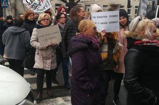 Pracownicy sądów protestują we Wrocławiu