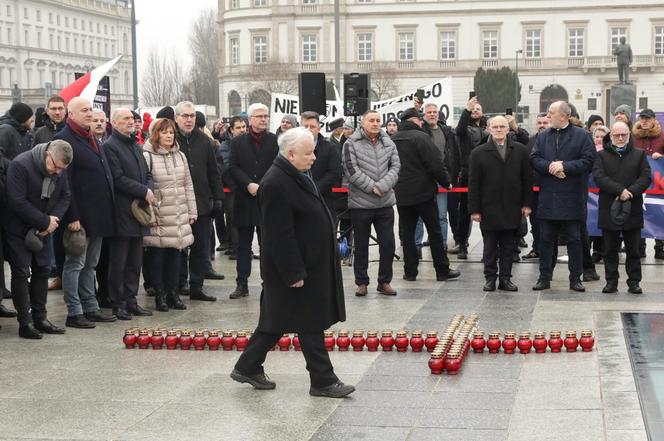   Obchody miesięcznicy smoleńskiej w Warszawie