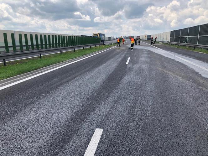 Wypadek na A4. Kierowcy jechali pod prąd "korytarzem życia"!