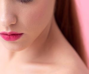 Jesienne trendy w makijażu. Te kolory na ustach i powiekach będą świetnym dopełnieniem ciepłej garderoby