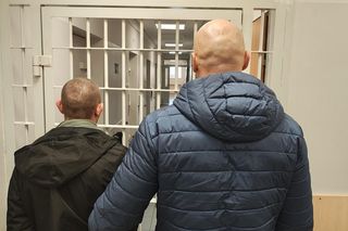 Wciągnął 29-latkę do auta i odjechał! To jej robił, gdy przez kilka dni więził ją w garażu. Szok w Głownie