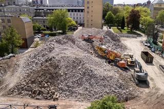 Wyburzono 14-kondygnacyjny PRL-owski hotel Światowit w Łodzi. Została kupa gruzu