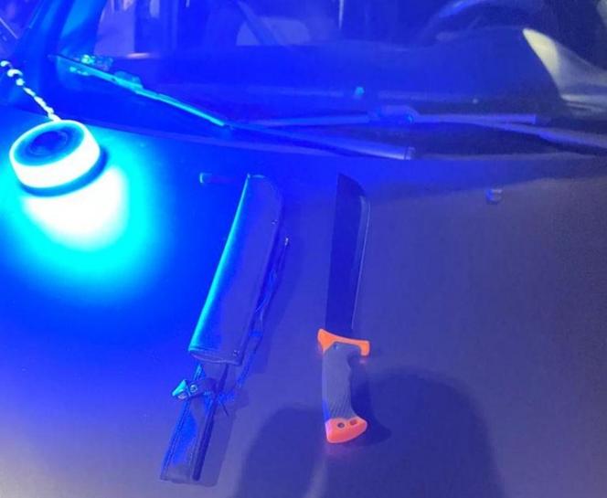 Nowy Sącz. ZAATAKOWAŁ policjanta maczetą. Pościg za sprawcami rozboju 