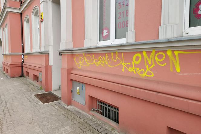 Zdewastowali elewacje kamienic - odpowiedzą przed sądem