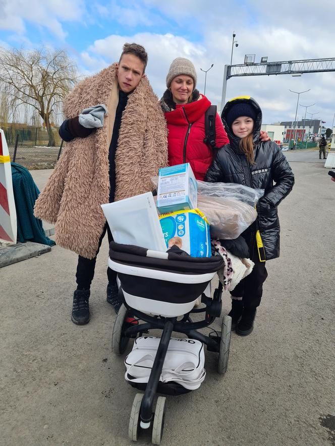 Medyka. Matki z dziećmi czekają 2 dni na wejście do Polski [ZDJĘCIA]