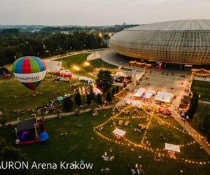 Dwie strefy kibica, koncerty światowych gwiazd i codzienne warsztaty. Tauron Arena rozpoczyna sezon letni