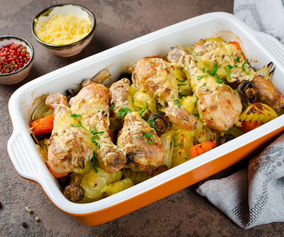 Kurczak po kozacku - prosty przepis na podudzia zapiekane z warzywami