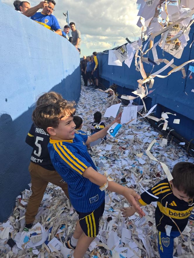 Krzysztof Stanowski i Dua Lipa na meczu Coca - River