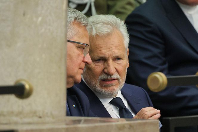Byli prezydenci Aleksander Kwaśniewski i Bronisław Komorowski w Sejmie