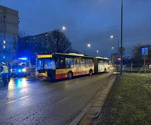 Autobus miejski zmiótł taksówkę! Ratownicy reanimowali rannego