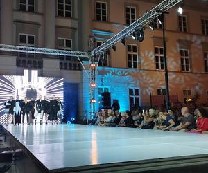 RADOM FASHION SHOW