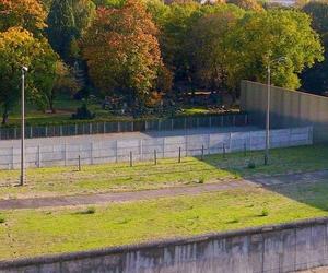 Mur Berliński stoi w Polsce - w Sosnówce niedaleko Wrocławia. Jak dojechać? Czy wstęp jest darmowy?