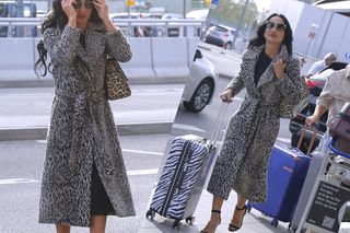 Justyna Steczkowska leci na Eurowizję! Na lotnisku pojawiła się w panterkowym stroju i z masą walizek