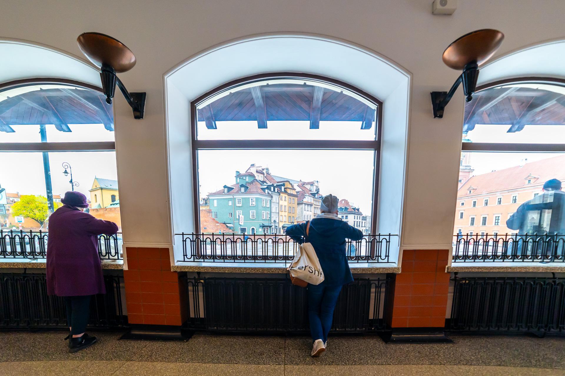 Ruchome schody Trasy W-Z i radziecka tablica sterująca - zobacz zdjęcia wyjątkowego miejsca