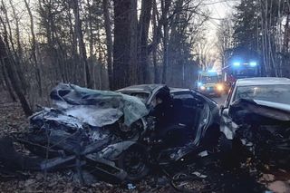  Rozpędzone auto wbiło się w Darię. Córeczki straciły mamę