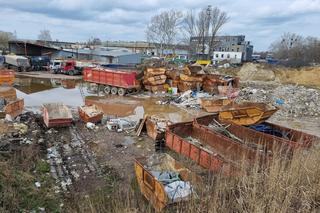 Kolejne dzikie wysypisko śmieci we Wrocławiu. I to tuż przy rzece! Zawiadomiono prokuraturę 