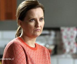 Izabela Kuna odeszła z Barw szczęścia ale jej postać żyła jeszcze przez rok. Ciężarna Maria Pyrka zginęła po wypadku samochodowym, do któego doszło w 1429 odcinku Barw szczęścia. Rodzina Pyrków po