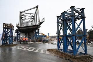 Jak idą prace przy budowie wiaduktu kolejowego w Rudnej Małej. Zobaczcie zdjęcia!  