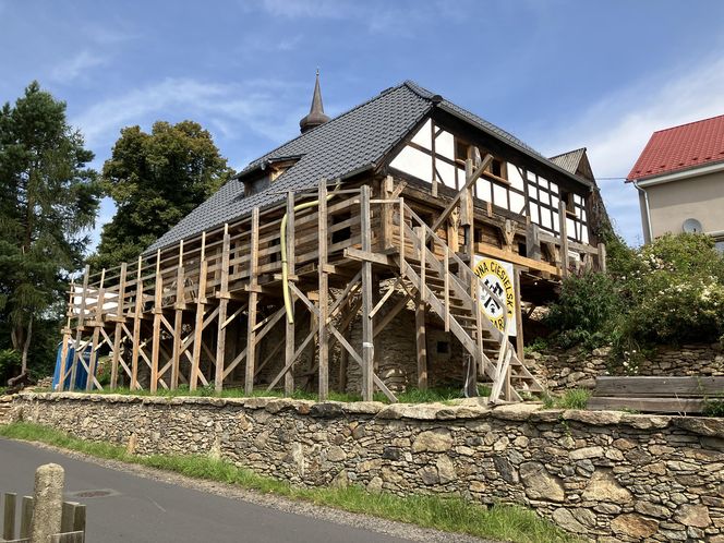 Giebułtów p/Mirskiem - Dom Tetzla remont Drużyna Ciesielska Rębarz