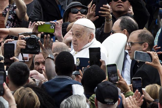 Papież Franciszek na placu św. Piotra, 20.04.2025