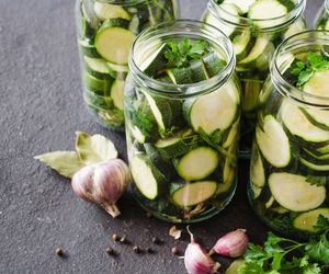 Cukinia pasteryzowana w słoikach: dodatek do obiadu, który zawsze masz pod ręką