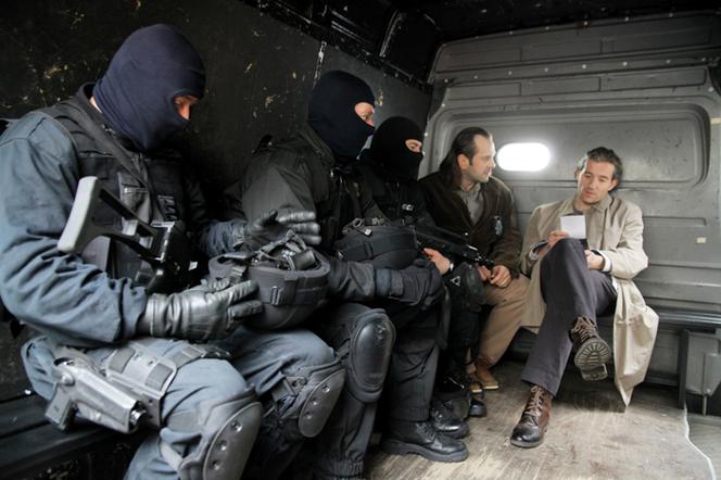 Na krawędzi 2 sezon odc. 4. Andrzej Czyż (Przemysław Sadowski), Potocki (Jakub Wieczorek)