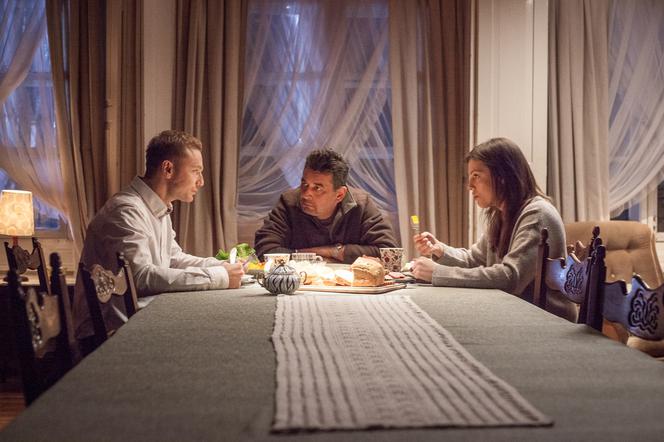 To nie koniec świata 2 sezon odcinek 14 (odc. 1). Paweł (Krystian Wieczorek), Kazimierz (Artur Dziurman), Anka (Karolina Gorczyca)