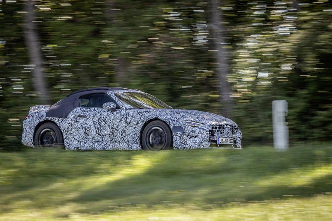 (2022) Mercedes-AMG SL w kamuflażu