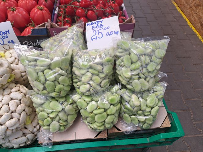 Ceny bobu na placu Imbramowskim w Krakowie
