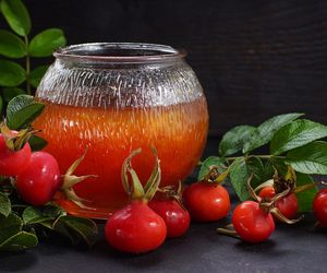 Lecznicza nalewka z dzikiej róży [PRZEPIS]