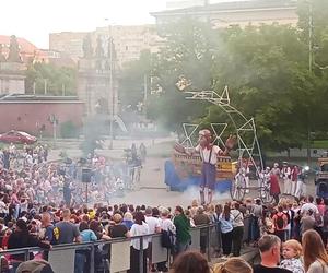 Kosmiczna Podróż Guliwera na placu Solidarności