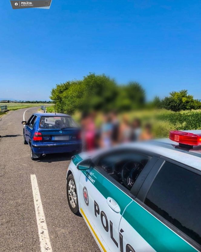 18 osób podróżowało małą skodą w Słowacji