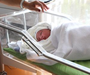 Pielęgniarka rzuciła noworodkiem o łóżko. Wszystko nagrał ojciec dziecka 