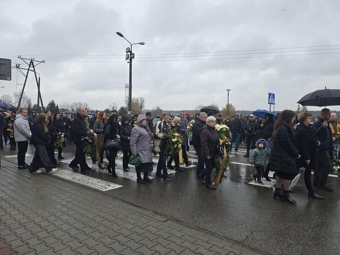 Pogrzeb Jana Furtoka w Katowicach. Tłumy kibiców i działaczy żegna legendę GKS Katowice