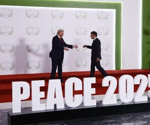 Emmanuel Macron i Donald Trump w Sharm el-Sheikh